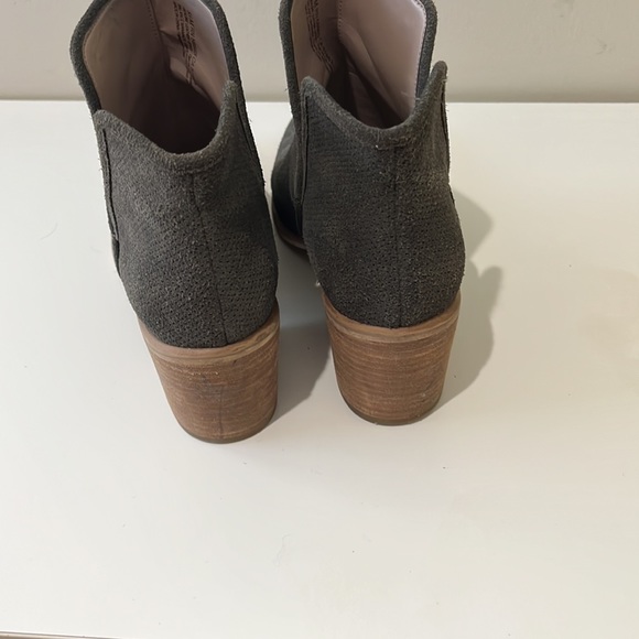 Nordstrom Hinge Light Grey Booties - Picture 3 of 7